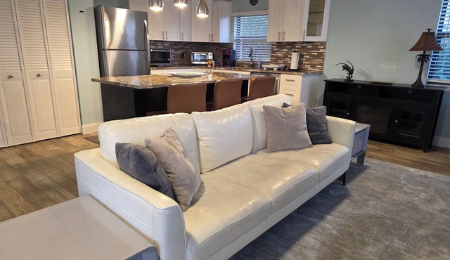 Cozy Lakeside Lagoon w/Pool - Your Comfortable Lakefront Gateway!