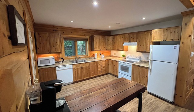 Cozy Lakeside Log Cabin with Large Deck and Sauna in Buckhorn