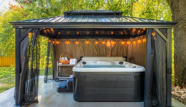 Cozy Lakeside Retreat - Private Hot Tub, BBQ Patio & Fireplace
