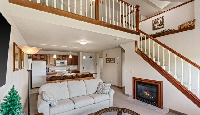 Cozy Lakeside Retreat on Red Cedar Lake Perfect for Family Spring Break Trips