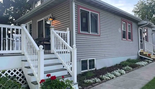 Cozy lakeside retreat with private pier and lakeside fire pit on Fox Lake!