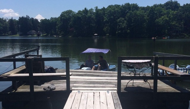 Cozy Lakeside Retreat