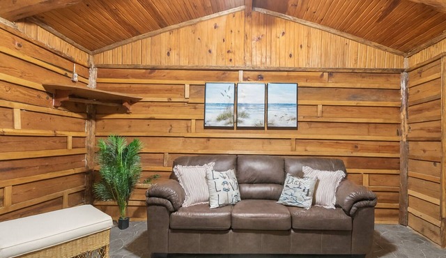 Cozy Lakeside Suite- 2BR hotel room by the lake- Texoma Shores Resort