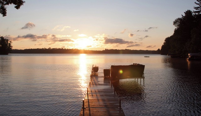 Cozy Lakeside Log Cabin with fireplaces/Central AC on Manitowish Waters Chain.