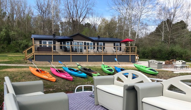 Cozy lakeside w/hot tub, firepit, electric fireplace 3Br 2Ba sleeps 6. Racine OH