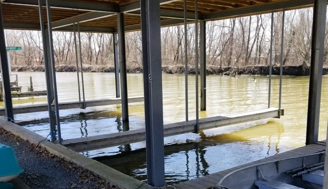 Cozy Lakeview 2 BR Waterfront Property, Indian Lake