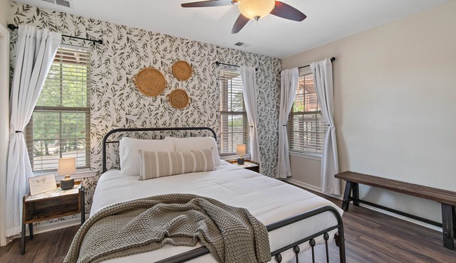 Cozy Lakeview Cabin in Quiet Cove