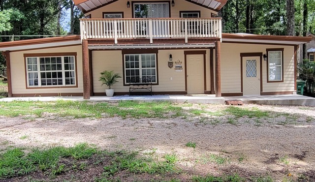 Cozy Lakeview Cottage
