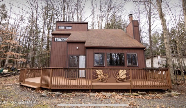 Cozy Lakeview Cottage in Amenity Filled Community-Walk to Beach/Pool