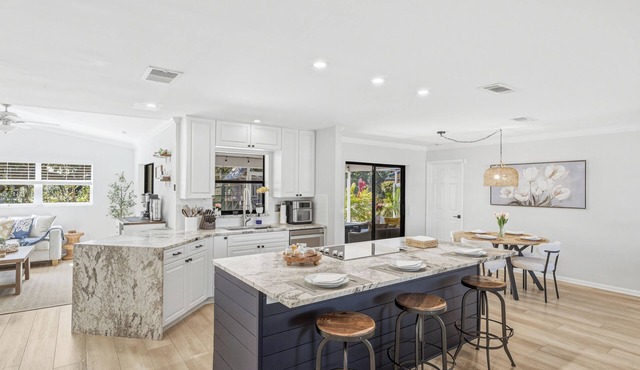 Cozy Lakeview Home Min to I-75 and near to Siesta key beach