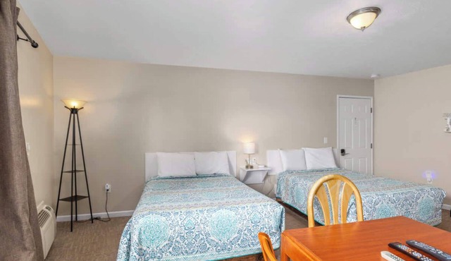 Cozy Lakeview suite with Kitchenette