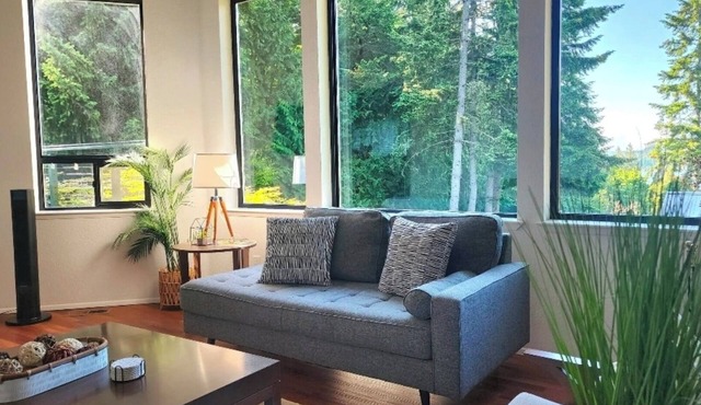 Cozy Lakeview Sunsets & Cinema