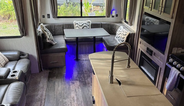 Cozy, Large RV in Pleasant Fort Myers with AC, Free WiFi by Park and River