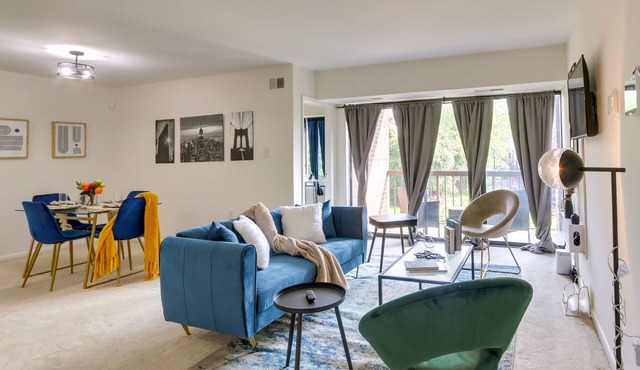 Cozy Laurel Condo w/Pool Access ~ 20 Mi to DC!