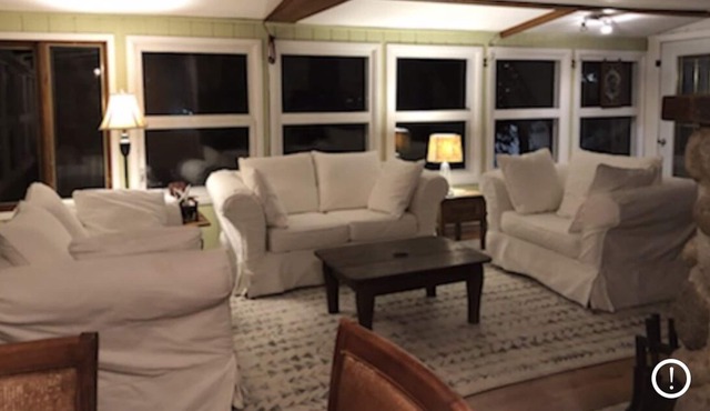 Cozy Laurentians Lakehouse