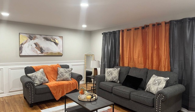 Cozy & Lavish 2B/1B in Homewood! 5 min from Shopping, Expressway, & New Casino!