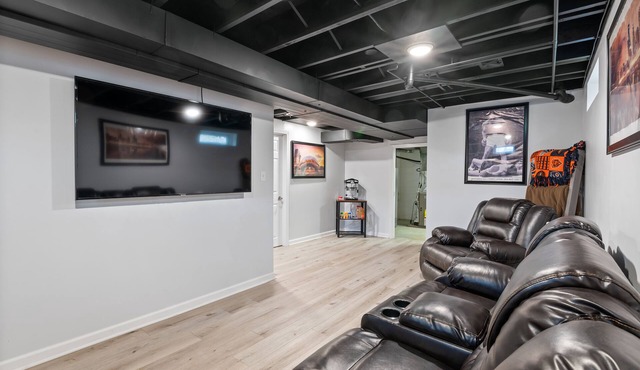 Cozy LeClaire Townhome within walking distance to downtown!