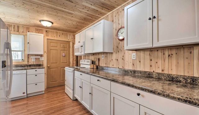 Cozy Lesterville Home Near Parks & Forests!