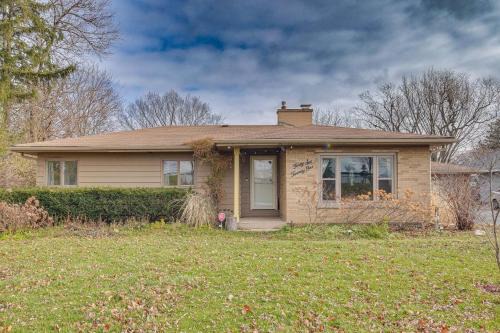 Cozy Lisle Home with Fenced Backyard Pets Welcome!