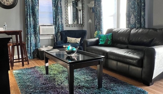 Cozy little getaway in the heart of the city. A short drive from Galena.