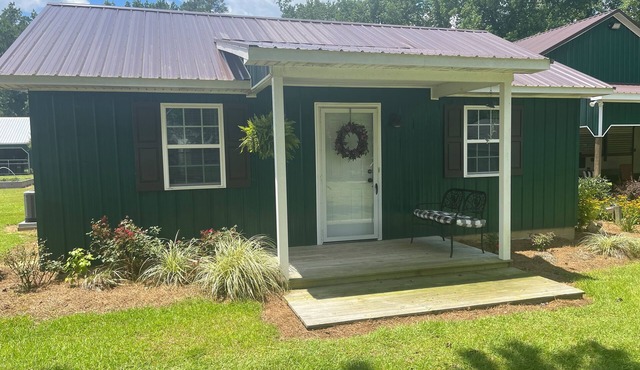 Cozy little guest house on Turkey Creek Farm!