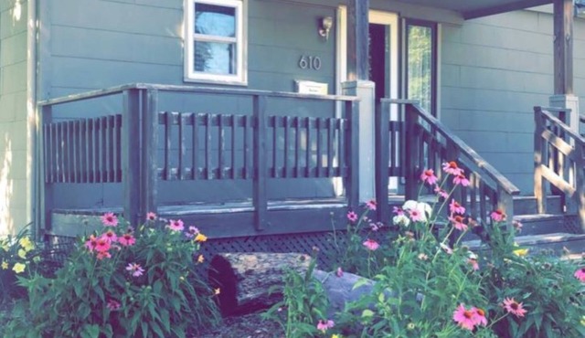 Cozy little home is a quiet neighborhood.