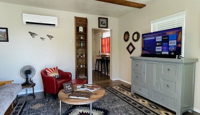 Cozy little home "West of the Pecos".