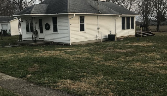 Cozy little house in town with country view on backdeck.