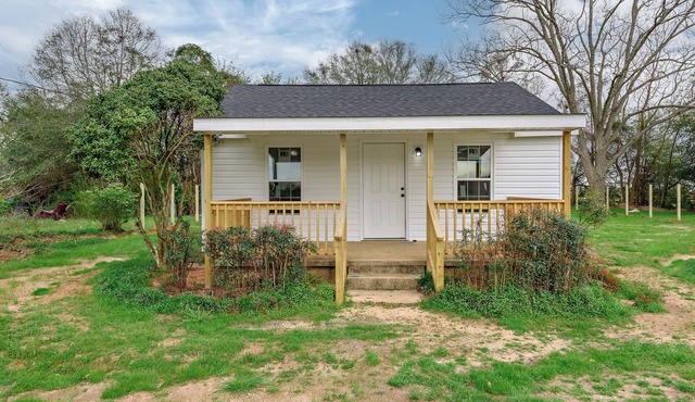 Cozy Little House in Level Plains