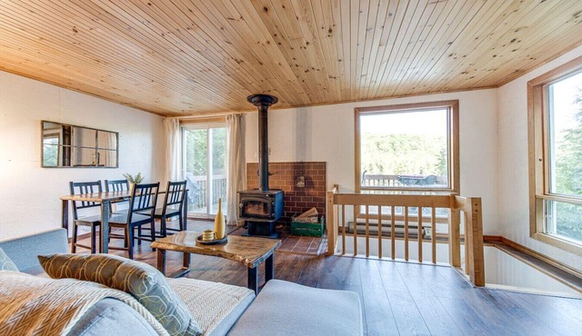 Cozy Little Lakefront Cottage with Outdoor Patio