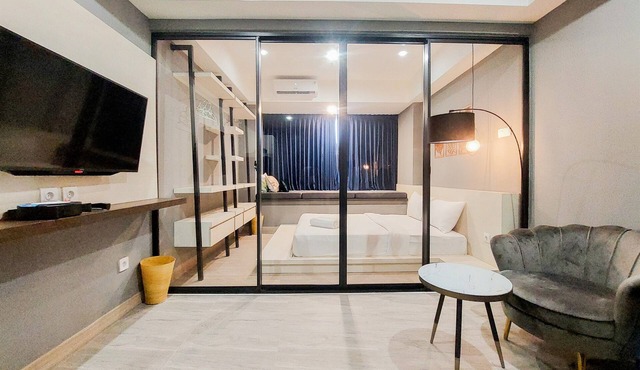 Cozy Living 1Br Collins Boulevard Apartment