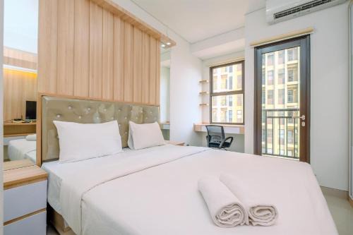 Cozy Living and Homey Studio Transpark Cibubur Apartment By Travelio