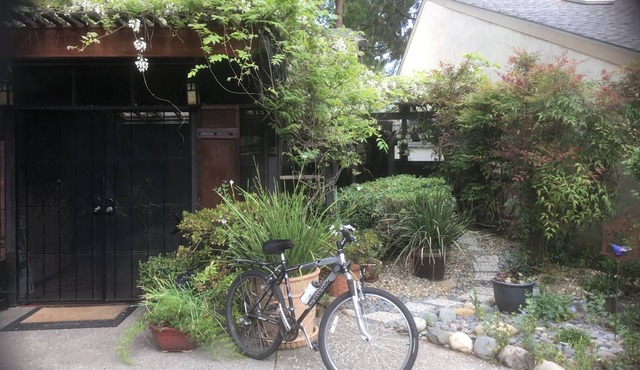 Cozy Location, close to the University and shopping , by the Greenbelt park