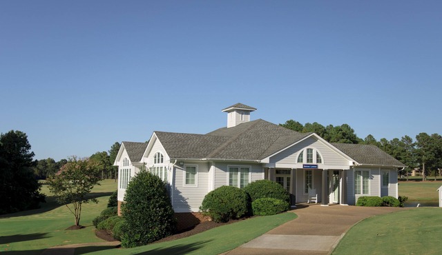 Cozy lodge on the Independence golf course. 15 minutes from Short Pump.