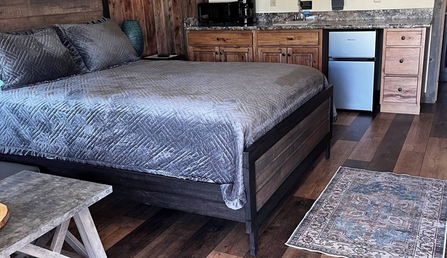 Cozy lodge with 1 bedroom and WiFi, AC in pleasant Gardinern