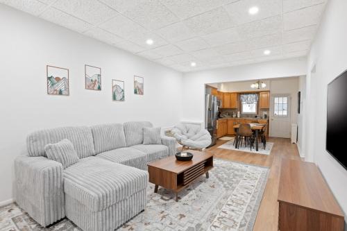 Cozy Lodi Home ,23m to NYC, 3Car Driveway