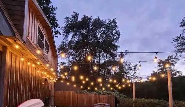 Cozy loft apartment at Harvey’s Lake