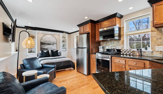 Cozy Loft for 2- Steps from Village of Pittsford