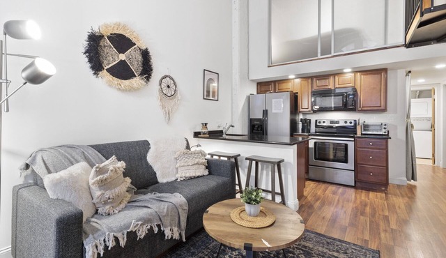 Cozy Loft Free w Gym, Garden, Wifi, Target Next Door, Central location