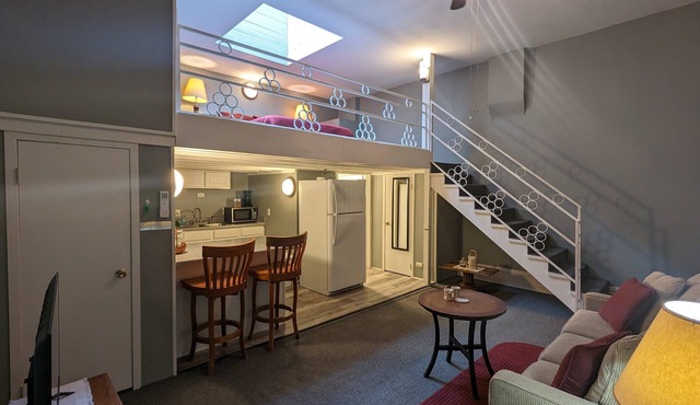 Cozy Loft Hideaway in Robinson