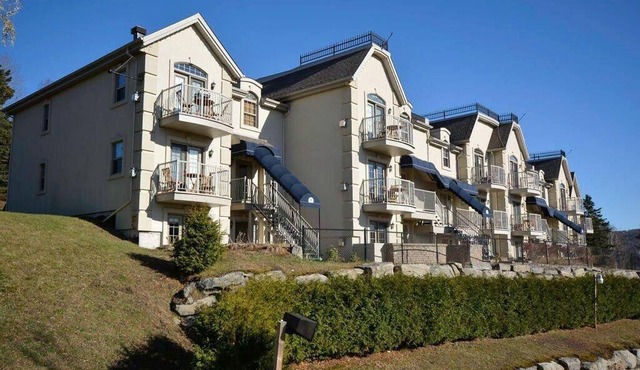 Cozy Loft in the Heart of St-Sauveur Village!