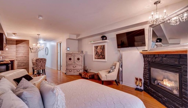 Cozy Loft in the Heart of St-Sauveur Village!