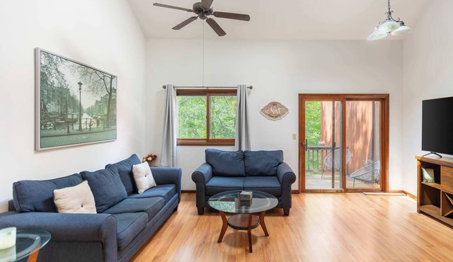 Cozy Loft Near Lake, Trails and Mountain Views