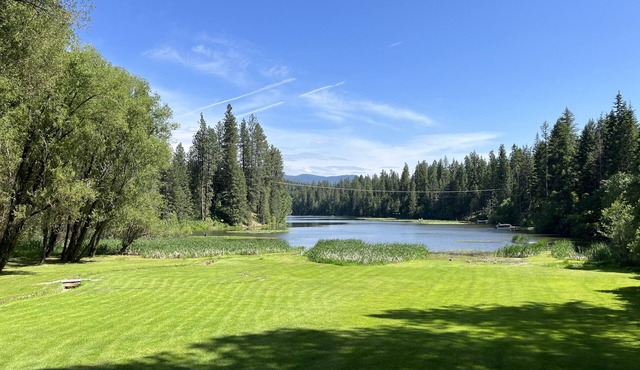 Cozy loft on Hayden Lake, near Silverwood, 15m to Coeur d Alene, Private events