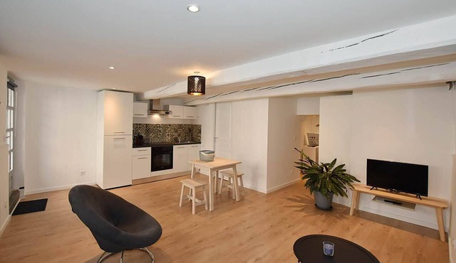 Cozy loft refurbished TOWN CENTER with PARKING and WIFI