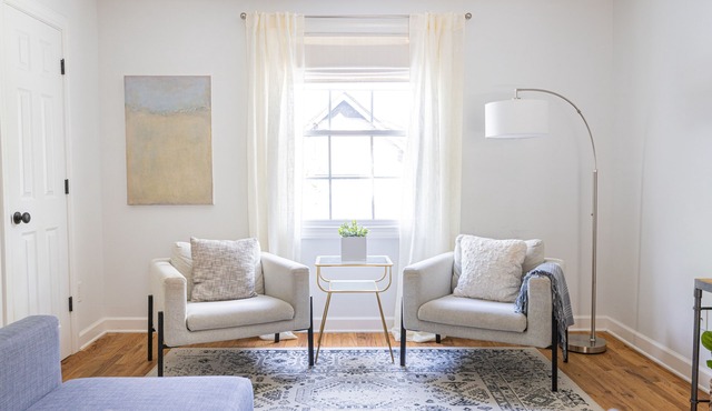 Cozy Loft Space in 12 South near Belmont & Lipscomb ~ 10 min from Downtown