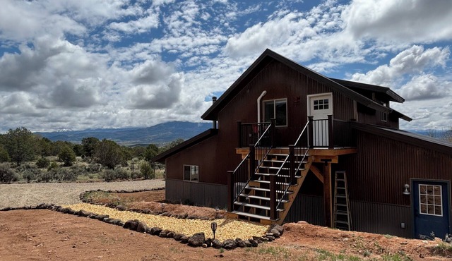 Cozy Loft Studio apartment with private deck and amazing views!