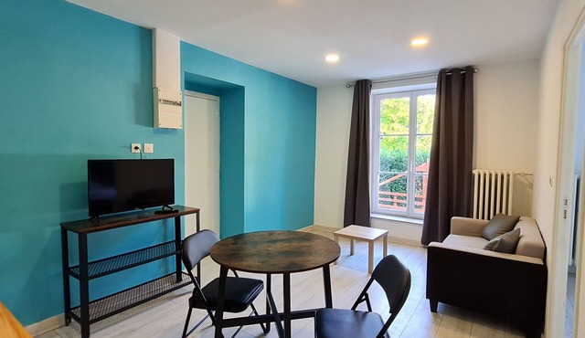 Cozy Loft-Style Apartment in Nature Reserve, Near Verdun