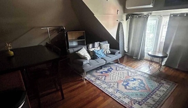 Cozy Loft-Style Studio! Sleeps 4