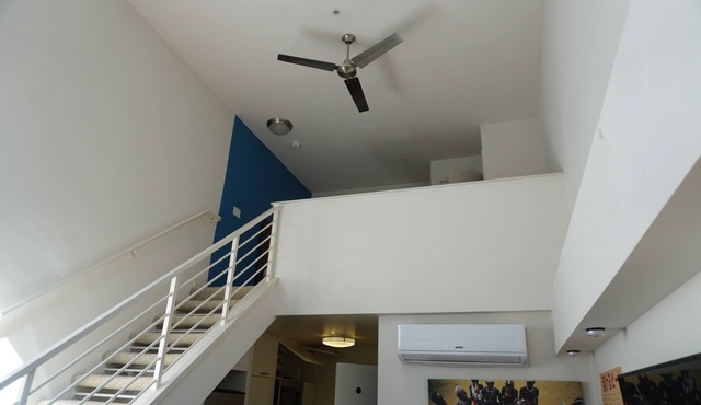 Cozy Loft superb Glendale with Parking , gym and Jacuzzi!